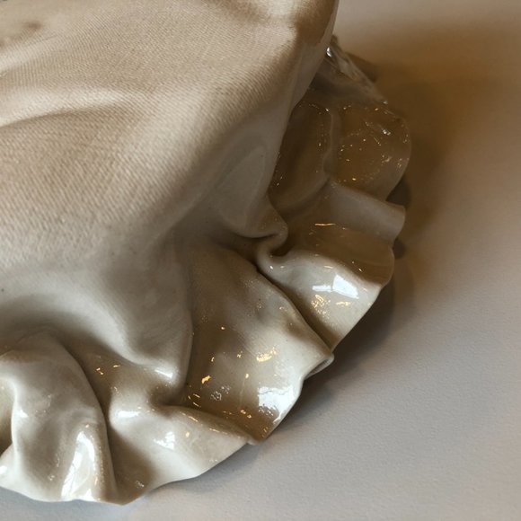 Hand-made Creamy White Heart with Ruffled Edge Ceramic Dish - LARGE - Picture 5 of 7